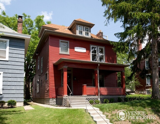 Building Photo - 34 W Oakland Ave