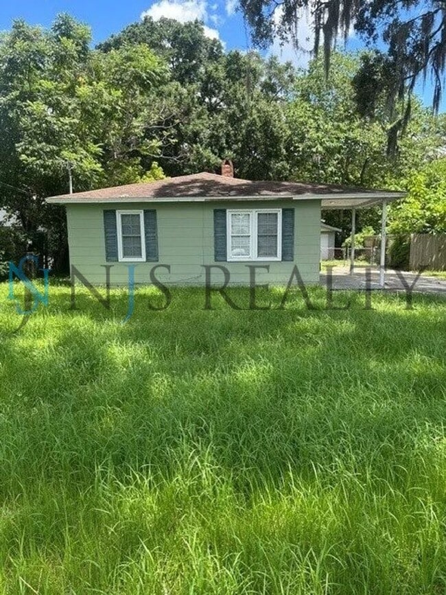 Photo - JUST RENOVATED! 2/1, 1180sq ft, Fully Updated Kitchen~Bath ~floors. NEW Appliances & Paint... wit...