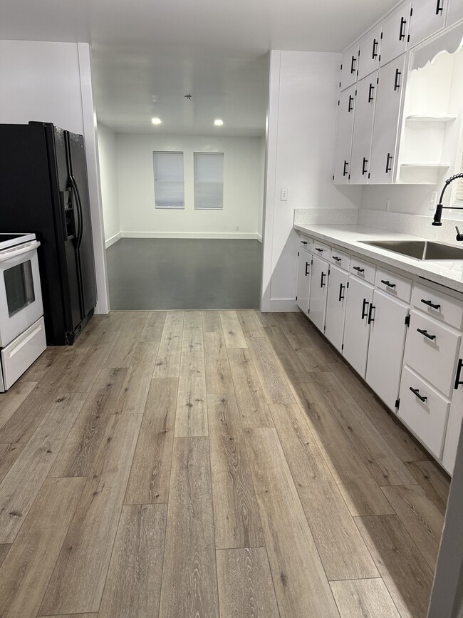 Photo - 207 E Monroe St Unidad A