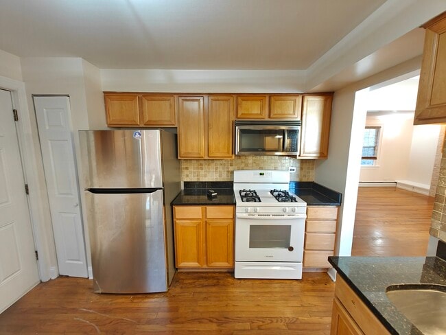 Photo - 7555 N Oakley Ave Unidad 1A