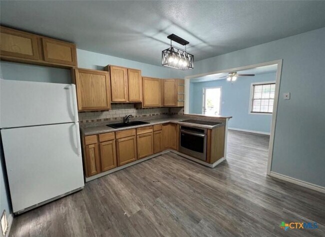 Photo - 304 Margaret Lee St