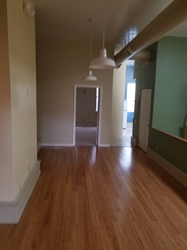 Building Photo - 1205 E Carson St Unit 2 Rental