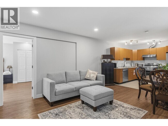 4225 Evergreen Ave