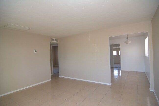 Photo - Charming 3 Bedroom 2 Bath House! Close to the UofA and Downtown!