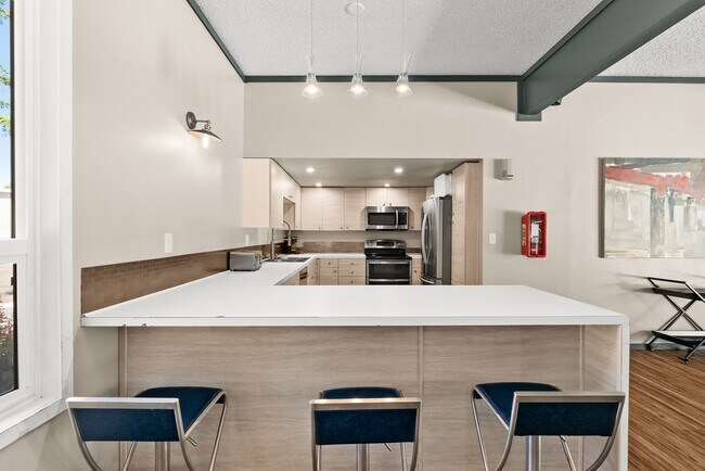 Photo - Capitol Club Apartments