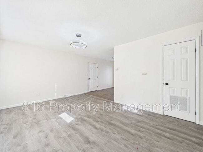 Photo - 8506 E 111 St