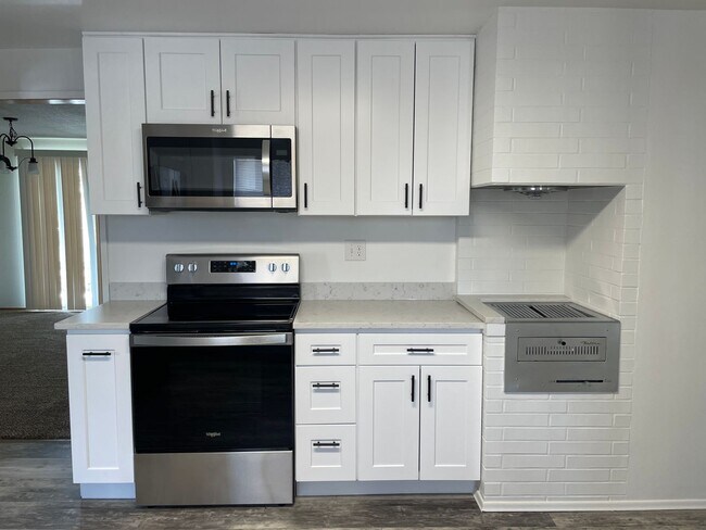 Photo - 5 Bedroom 3 Bath With An Unobstructed Lake...