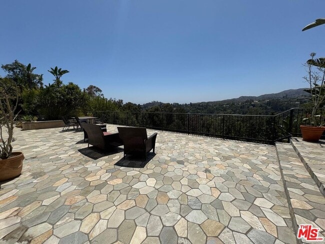 Building Photo - 911 Teakwood Rd