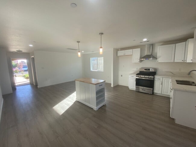 Photo - Spacious and New with Solar in Central Hanford