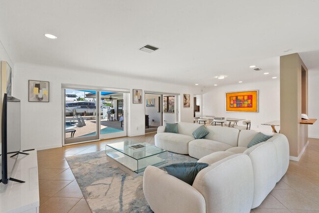 Photo - 3080 NE 43rd St