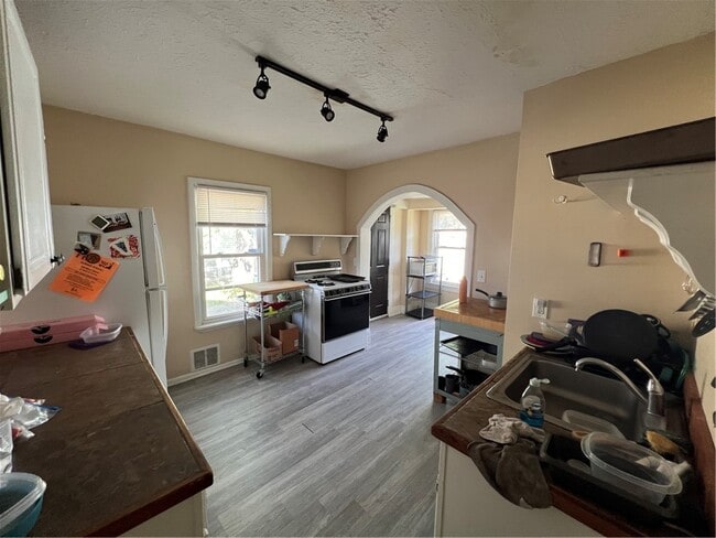 Photo - 53 Scottsville Rd