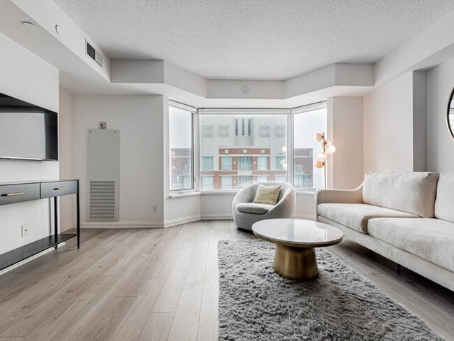 Building Photo - 55 Avenue Rd Unit SI ID1495832P