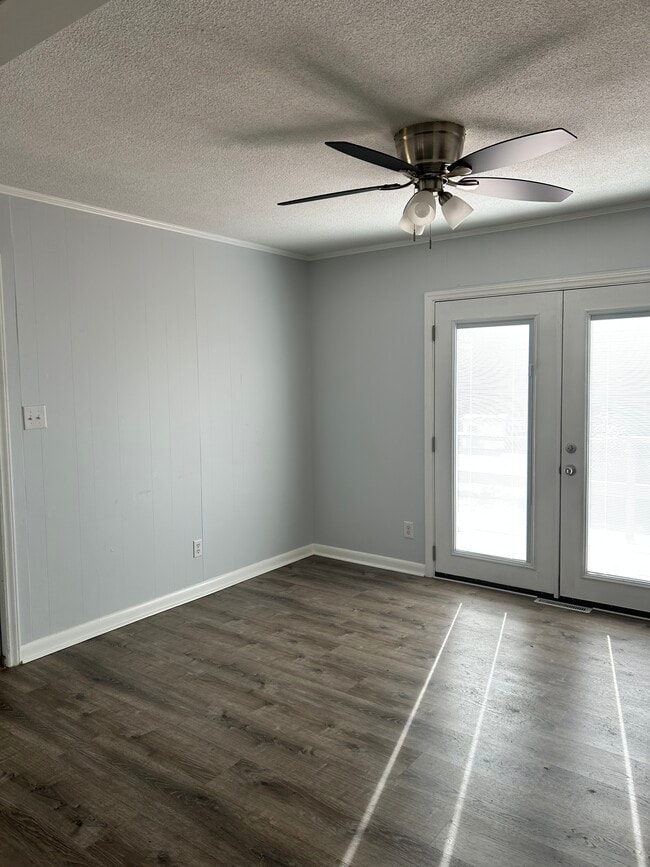 Photo - 405 Copeland Park