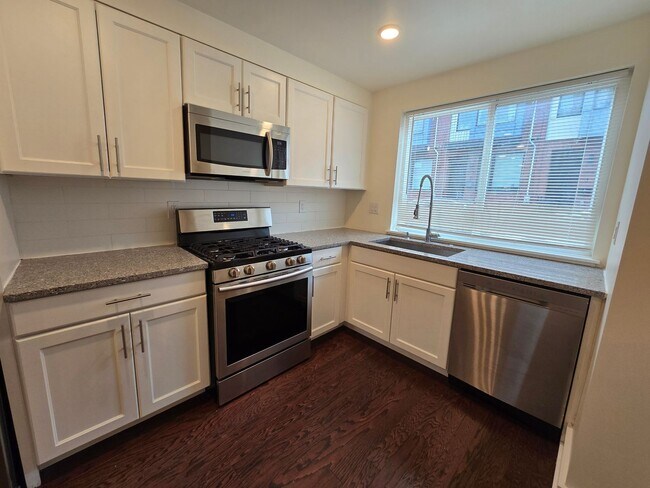 Photo - Modern Bright bi level 2 bed 2 bath apartm...