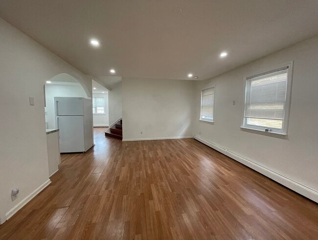 Building Photo - 10 Merchant St Unit 3