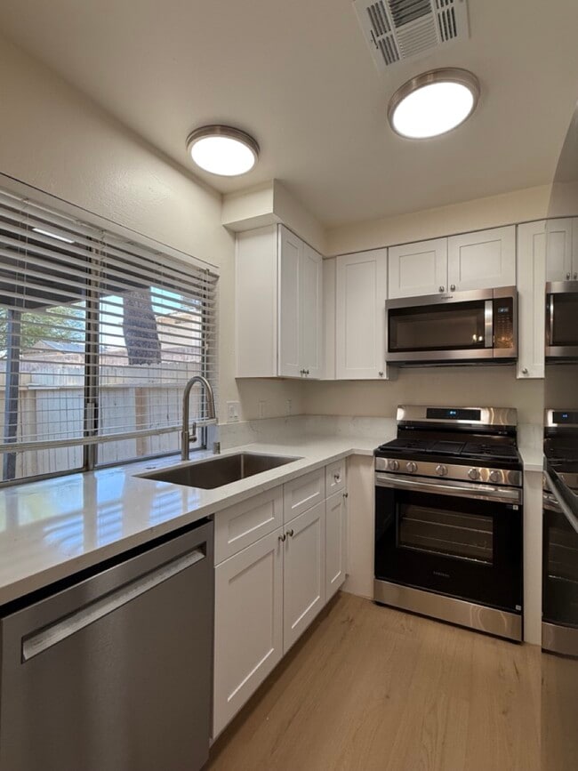 Photo - 6228 Meadow View Ln