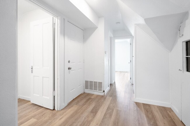 Photo - 2104 College St Unidad Apt 3