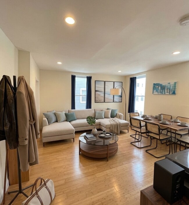 Building Photo - 212 Maverick St Unit 2