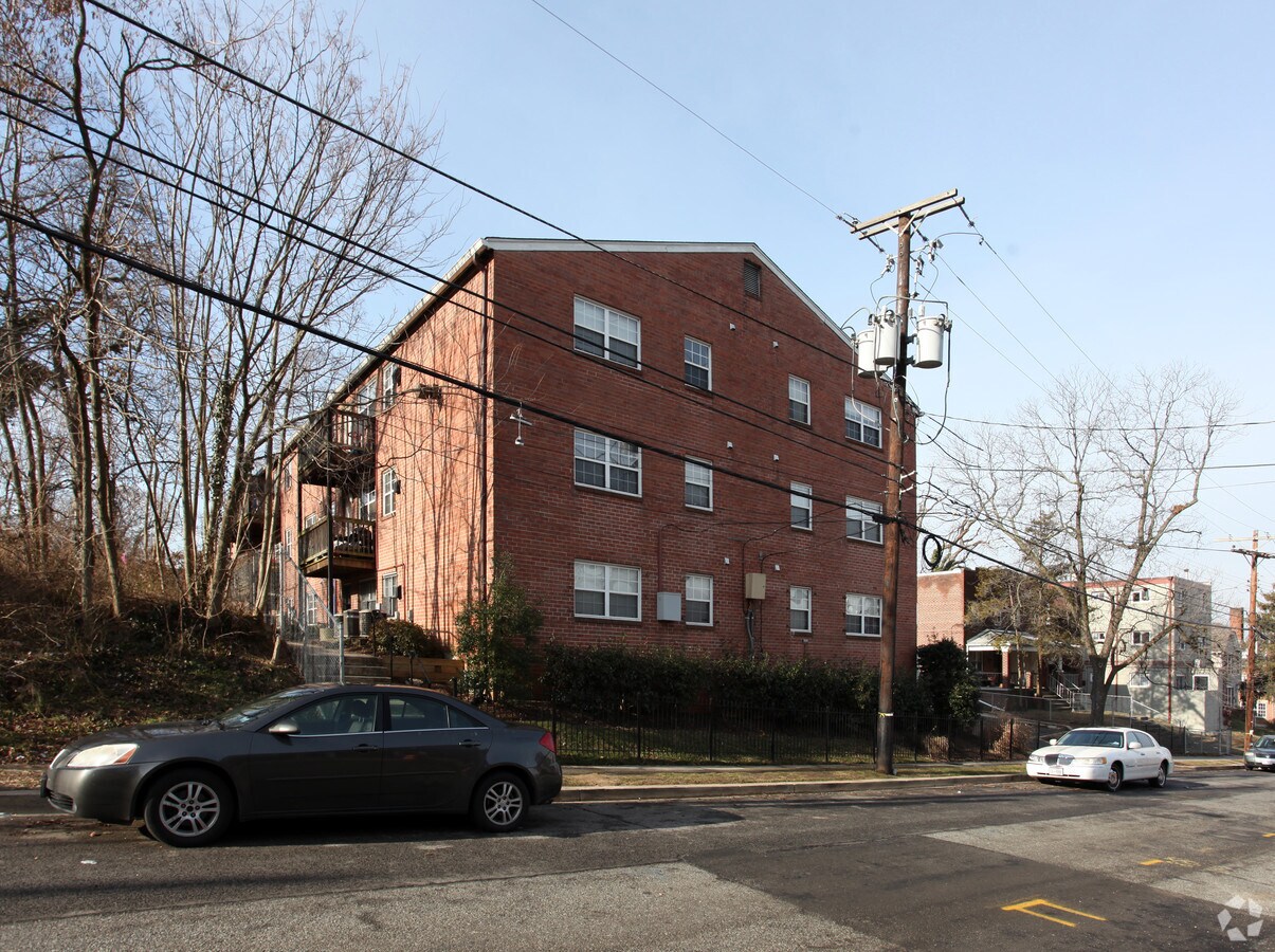 Photo - 1737-1739 W St SE Apartments