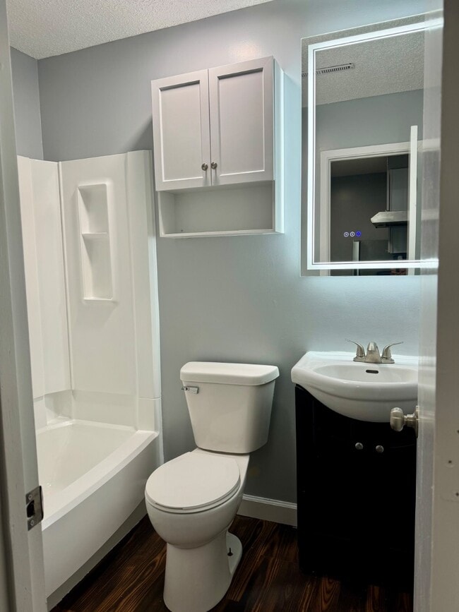 Photo - 911 Sylvan St