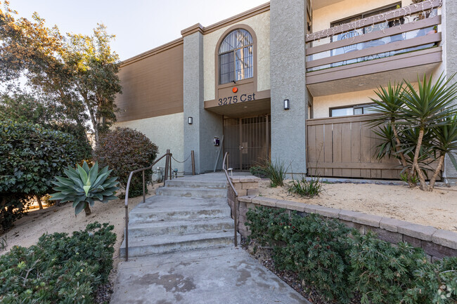 Building Photo - Golden Glen Apartments