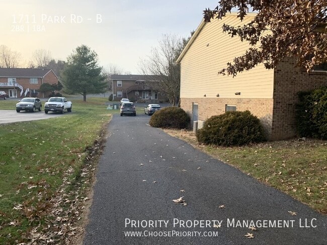 Photo - 1711 Park Rd Unit B