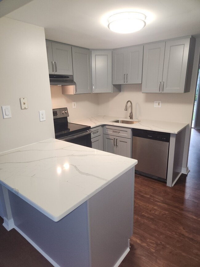 Kitchen - 1025 Oaklyn Ct Unit 1025