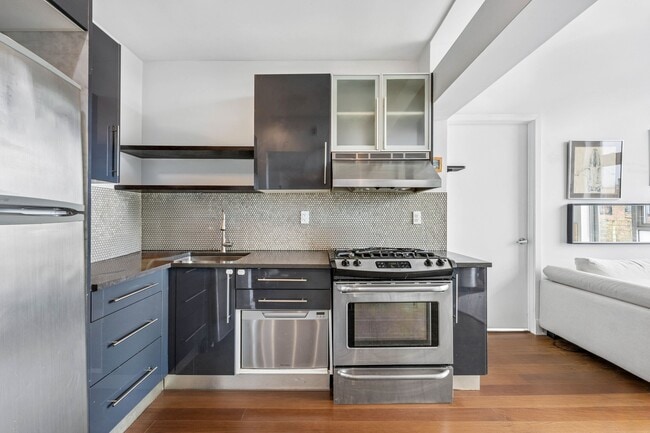 Photo - 390 Lorimer St