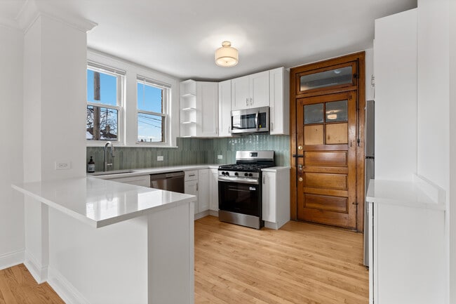 Photo - 5408 W George St Unit 2