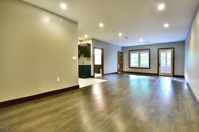 Photo - 8 Whitehall Rd Unit 3