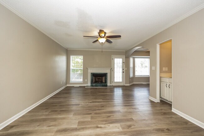 Photo - 2404 Kramer Way