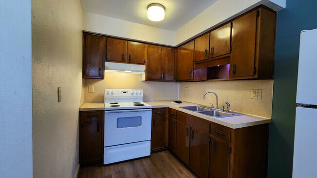 Photo - Spring Manor Apartments