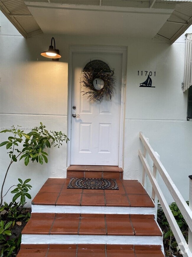 Building Photo - 11701 NE 11th Pl Unit 1 Rental