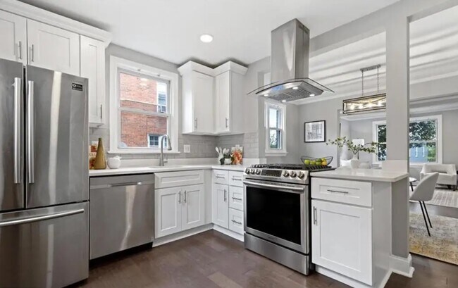 Photo - 756 Upsal St SE