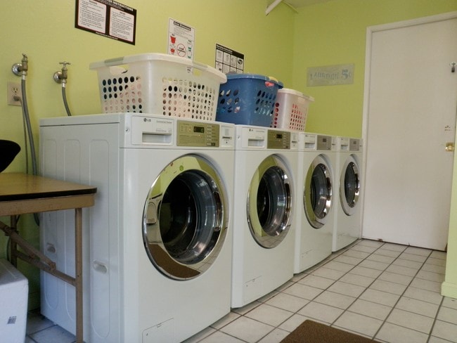Laundry Facility - Ladera Apartments