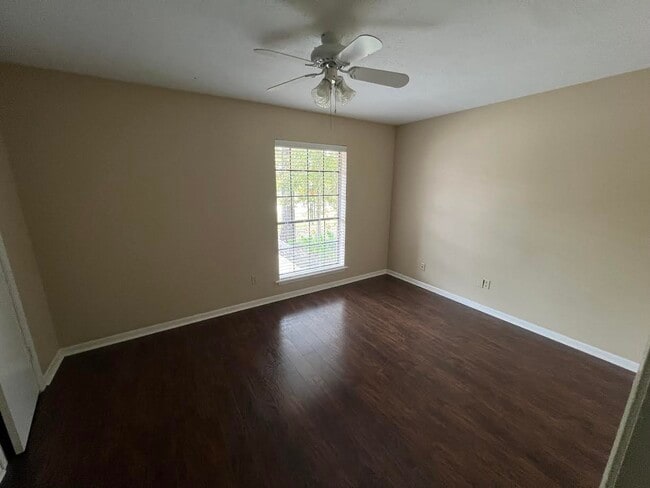 Photo - 3900 Windwood Cir