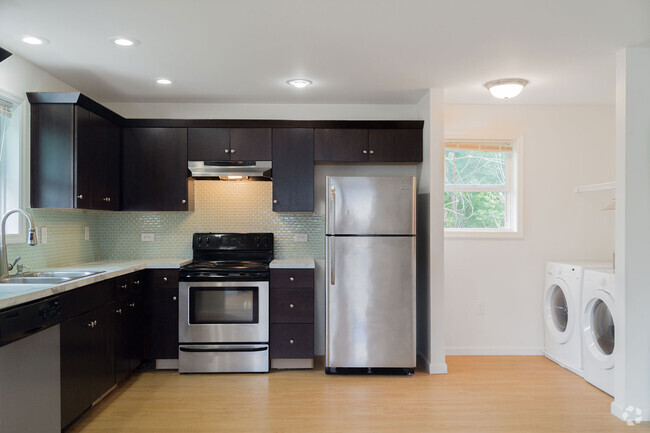 Building Photo - 648 -702 Hudson St Rental