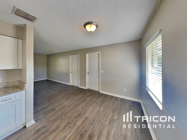 Photo - 3181 Clewiston St