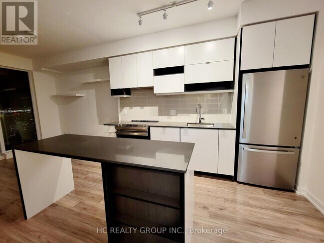 Photo - 4065 Confederation Pkwy Unit 4205
