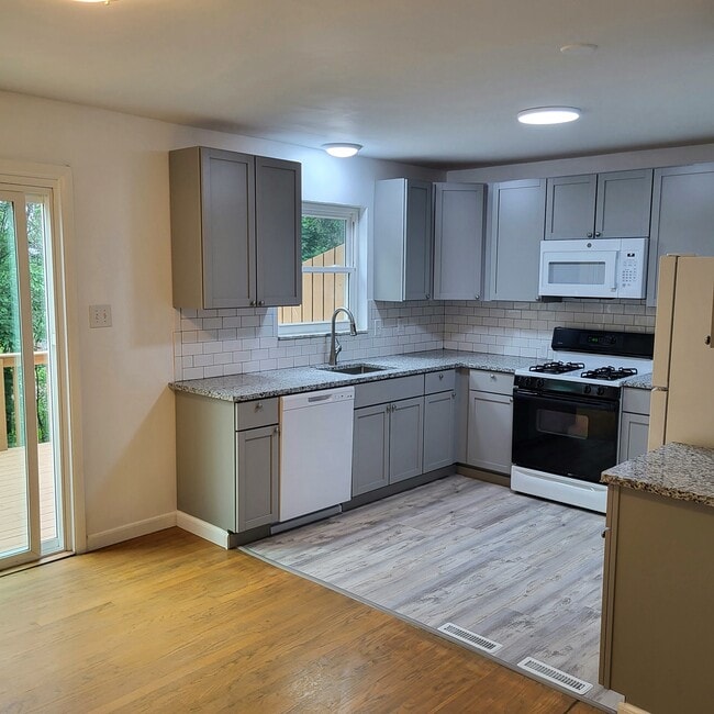 Photo - 549 Cumberland Rd