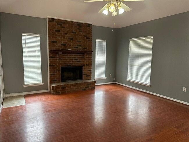 Photo - 2001 Van Arpel Dr