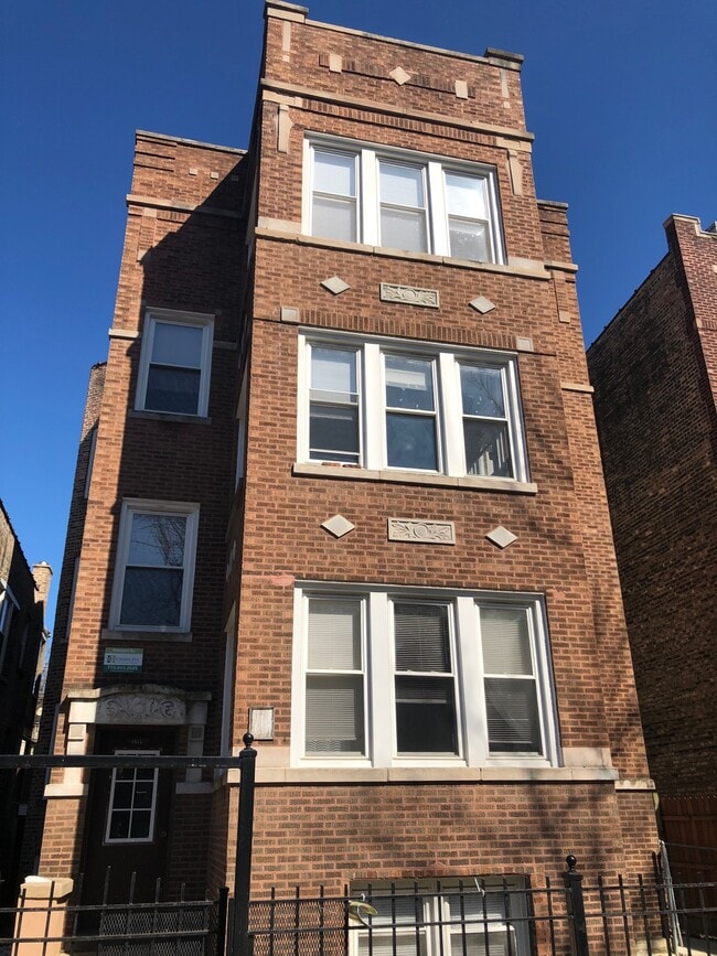 Photo - 4633 N Monticello Ave Apartments Unit 3