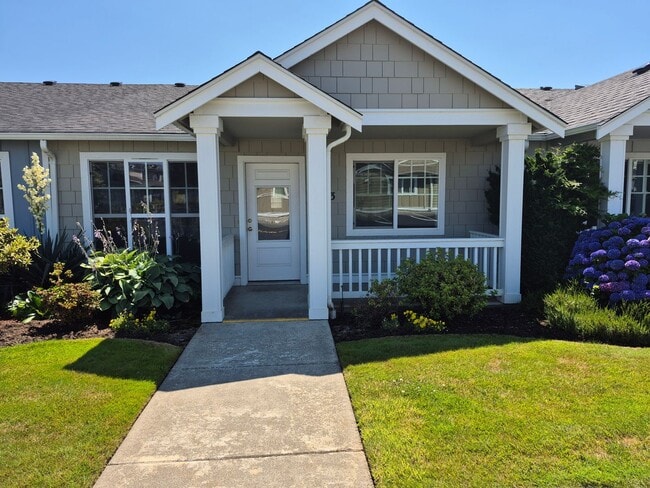 Building Photo - Cute Cottage in 55+ Community!