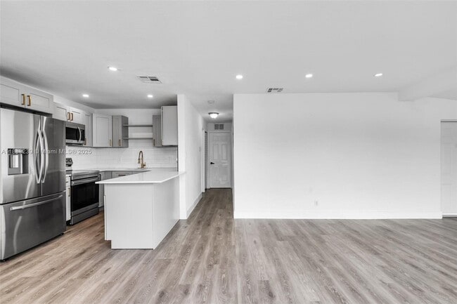 Photo - 6117 NW 9th St