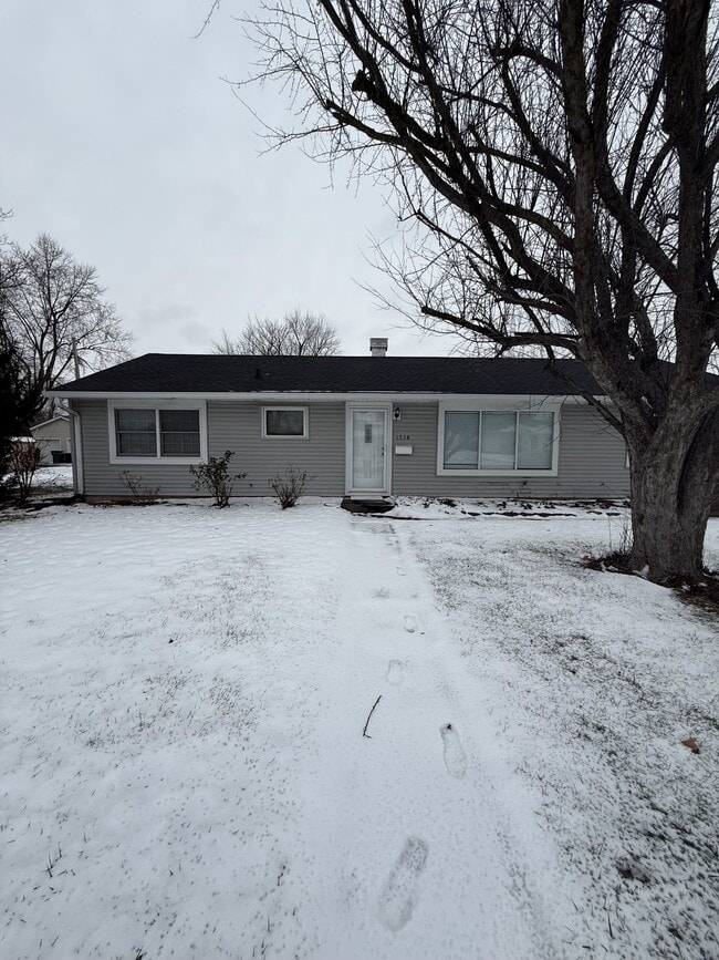 Building Photo - 1718 Syracuse Dr