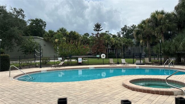 Building Photo - 6010 Westgate Dr Unit 303
