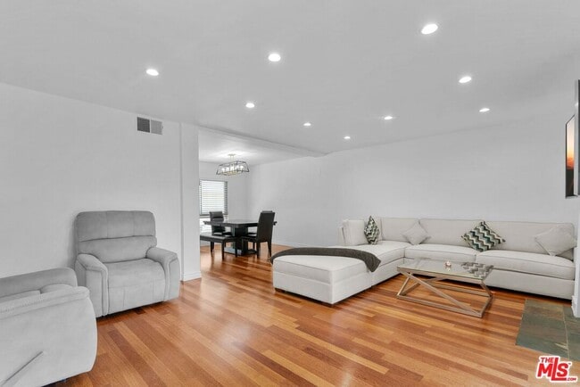 Photo - 5255 Coldwater Canyon Ave Unit B