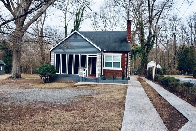 Building Photo - 1526 Childress Dr SW