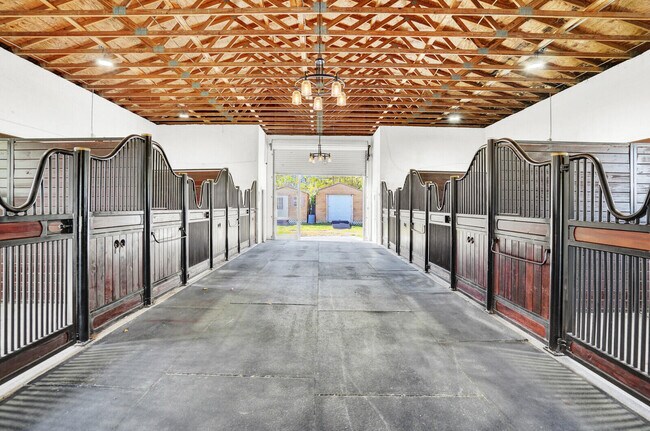 Building Photo - 11231 Ira Ln
