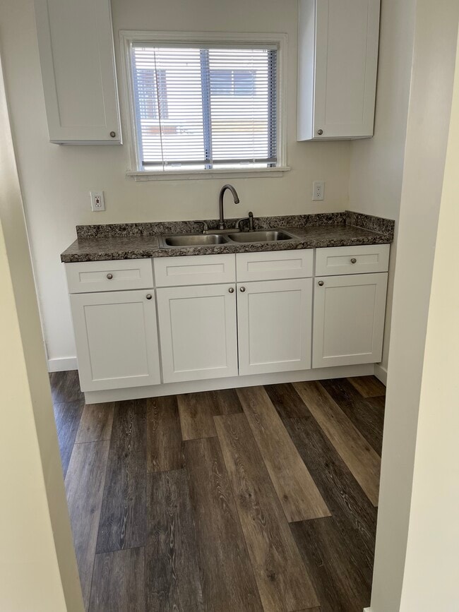 Photo - 16016 S Harvard Blvd Unidad B